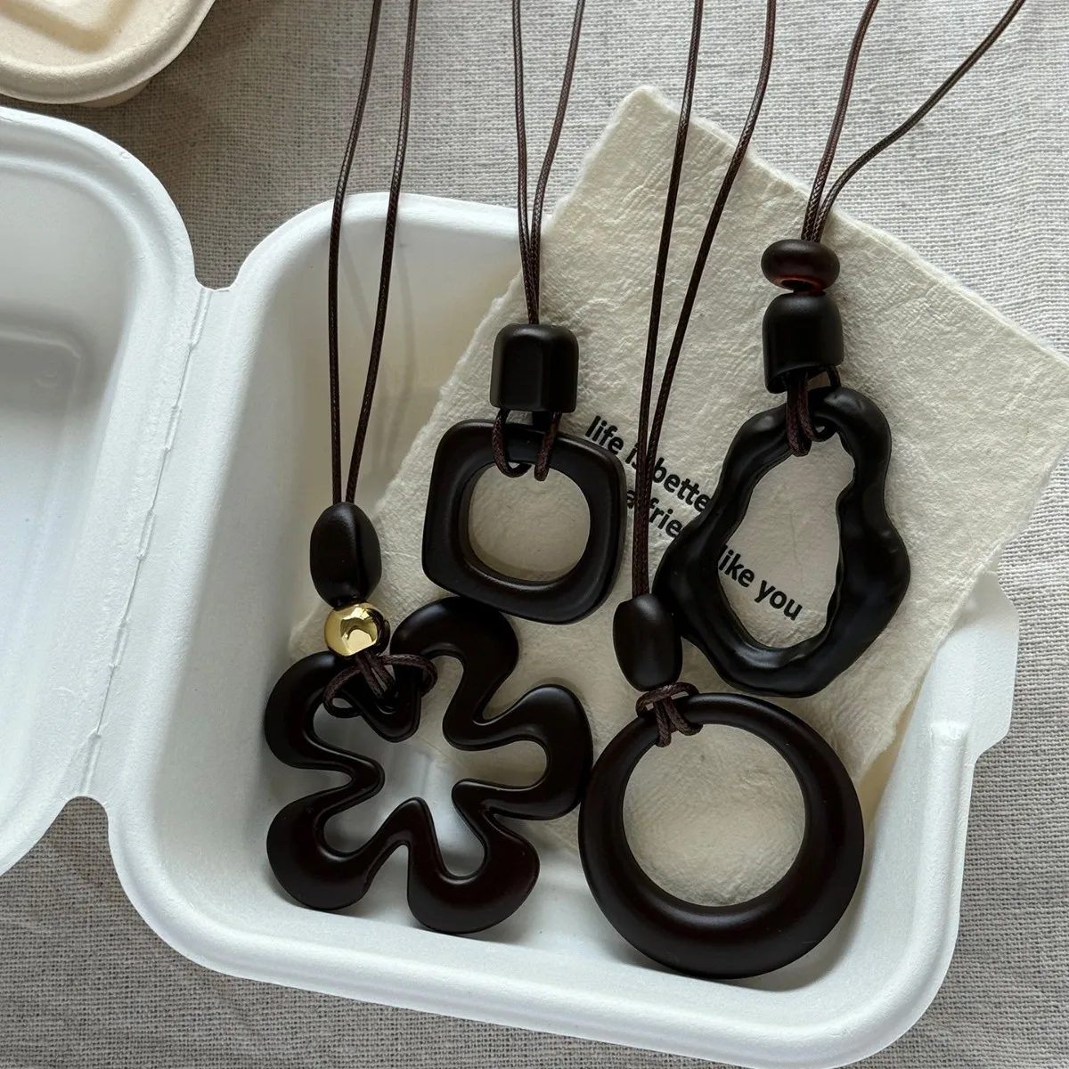 Vintage Unregelmäßiger Hohler Holzherz-Anhänger Geometrische Lange Pulloverkette Halskette für Damen Charms Schmuck Großhandel