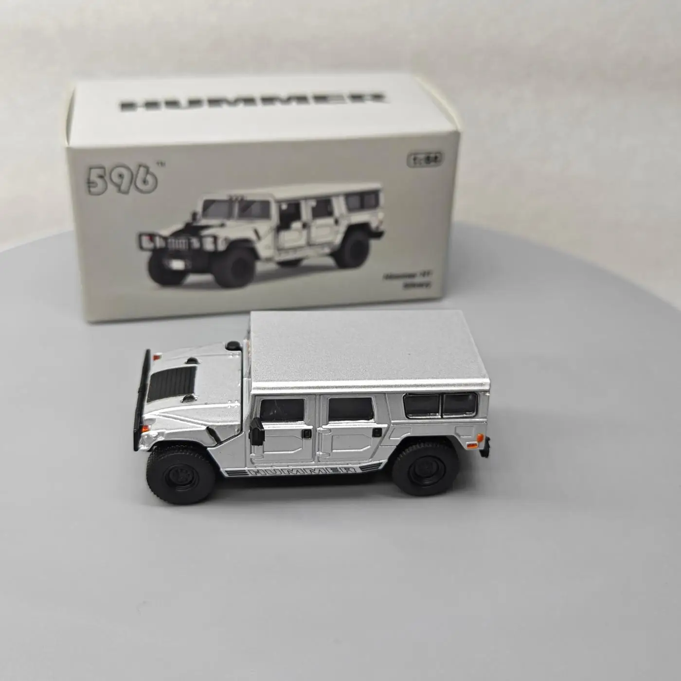 

596 1:64 Hummer H1 Silver Advanced Collection Ornament Car Models