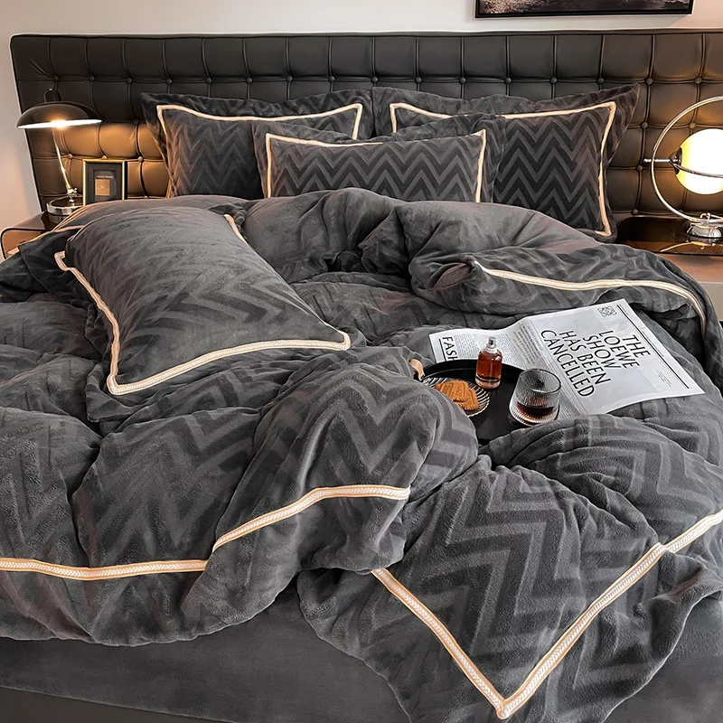 

Light Luxury Premium Milk Fleece Bed Set of Four Pieces with Double Sided Plush Quilt Cover and Thick Coral Flannel Bed Sheet