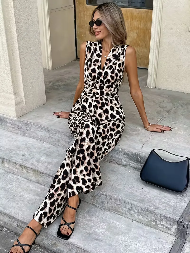 

EuropeanVintageChic Jumpsuit Ultra-Soft High Waisted Jumpsuit Deep V Sleeveless Jumpsuit Leopard-Print Beach Summer Romper
