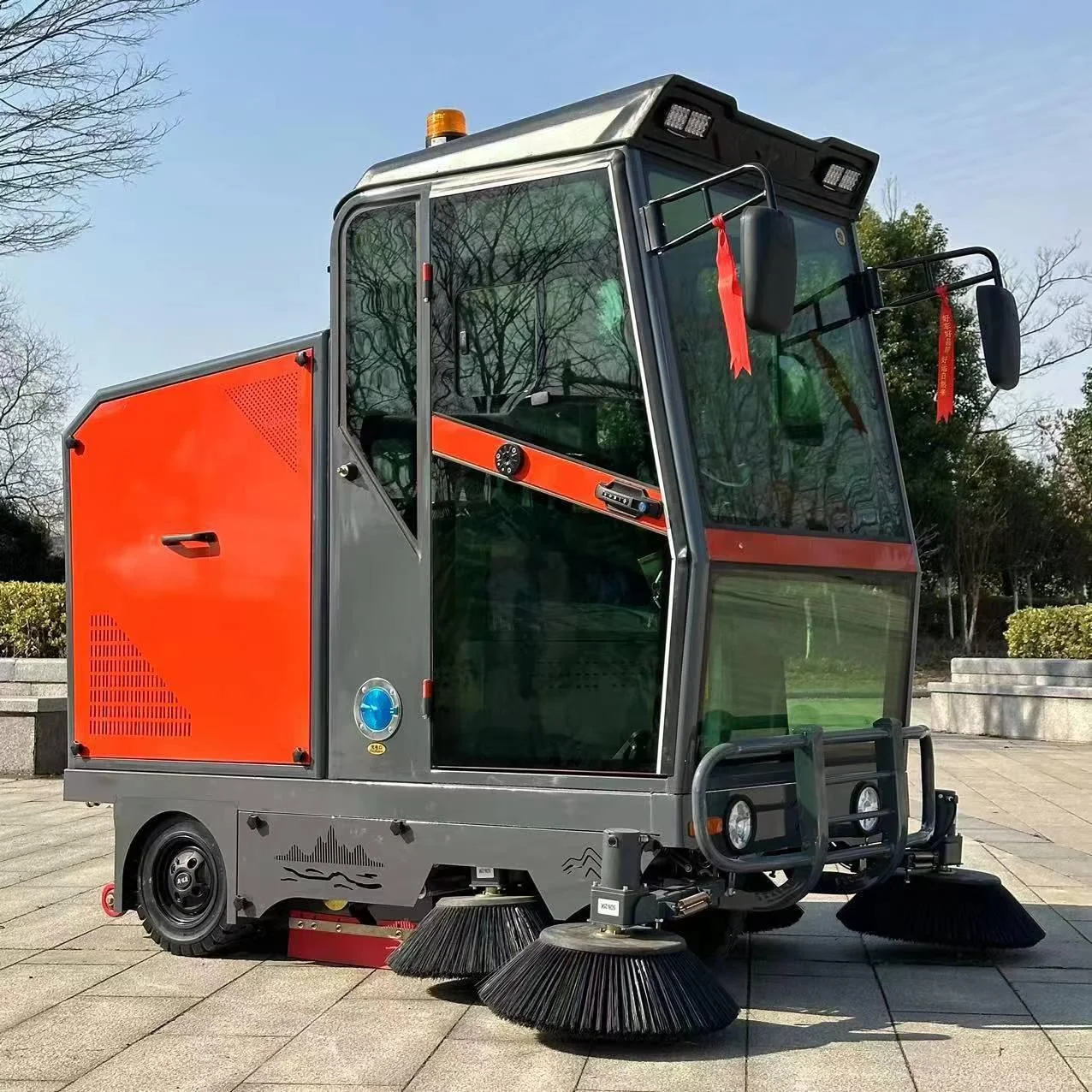 Working 5 Hours Sweeping Width2000mm Road Cleaning Industrial Electric Street Ride on Collector Loader Sweeper