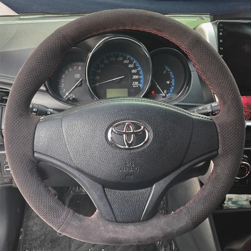 

Для Toyota Yaris Vios 2014-2016 сшитый вручную нескользящий чехол на руль из натуральной кожи и замши