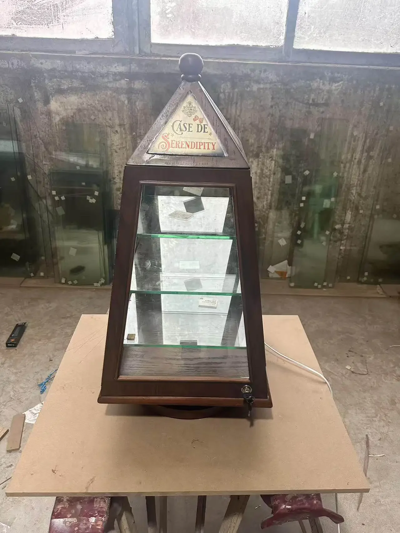 Second-hand jewelry display cabinets jade porcelain glass display cabinets American French lighted tower