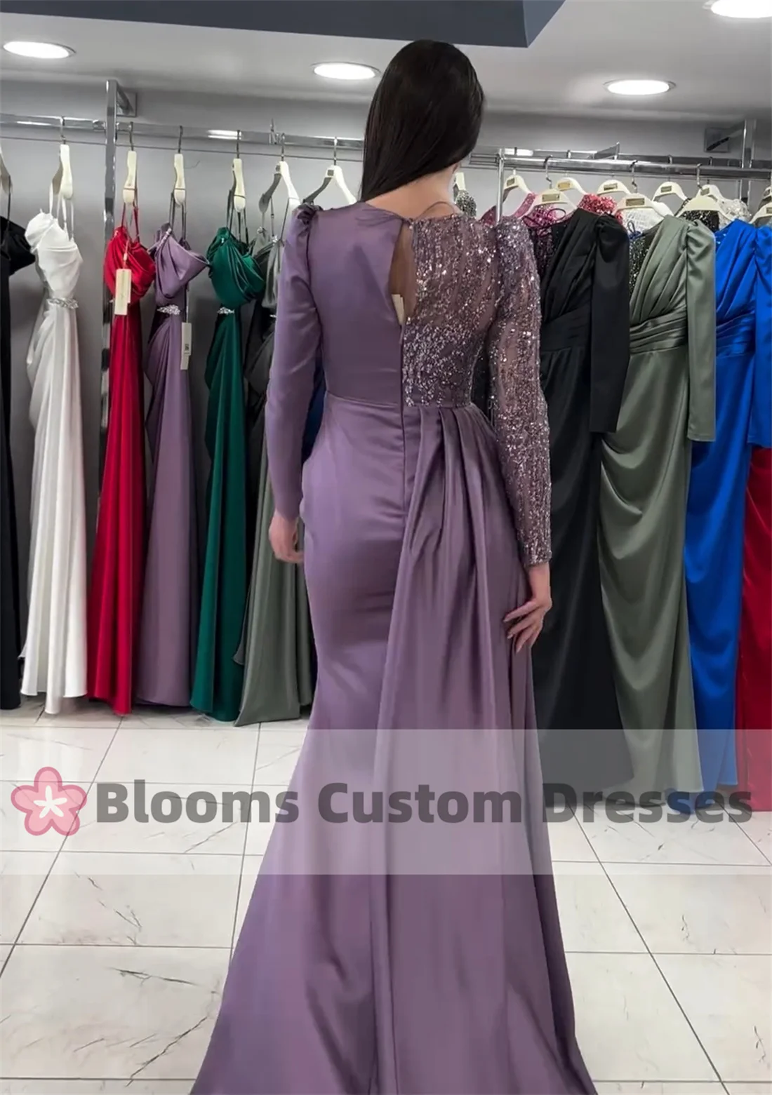 Maßgeschneidertes, elegantes Meerjungfrau-Abschlussballkleid mit langen Ärmeln, glänzendes Pailletten-Tüll-Abendkleid mit Rüschen für formelle Anlässe, Satin-Partykleid