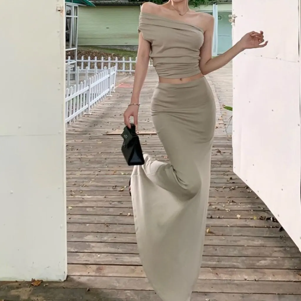 

Nude One-Shoulder Pleated Slim Women's Two-Piece Set Summer Hot Girl Top with Elastic Skirt Long Slim Skirt Suit