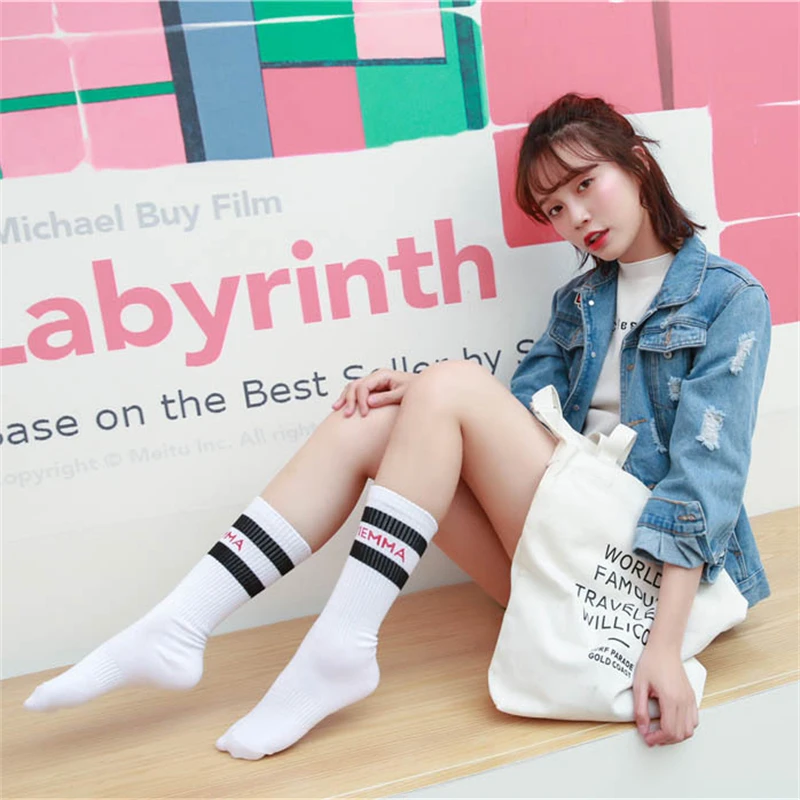 새로운 패션 컬러 블록 스트라이프 중반 종아리 스포츠 양말 남성 여성 통기성면 양말 야외 실행 농구 사이클링 양말