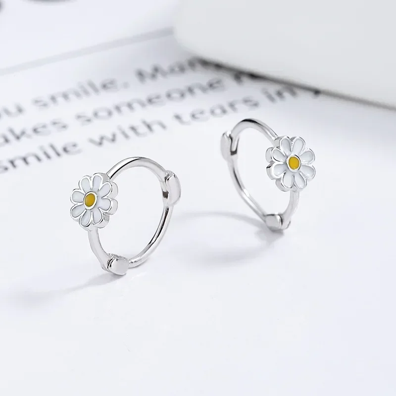 New Women's Earrings Short Flower Shape Heart Mori System Cold Wind Drop Glue Simple Fashion Party Luxury