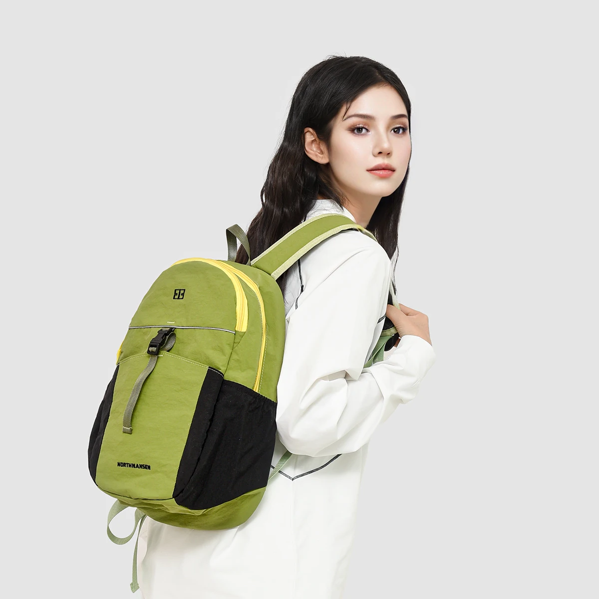 

Outdoor Hiking Small Backpack Lightweight Mountaineering Bag Female Summer Ultra-Light Sports Travel Lightweight Backpack