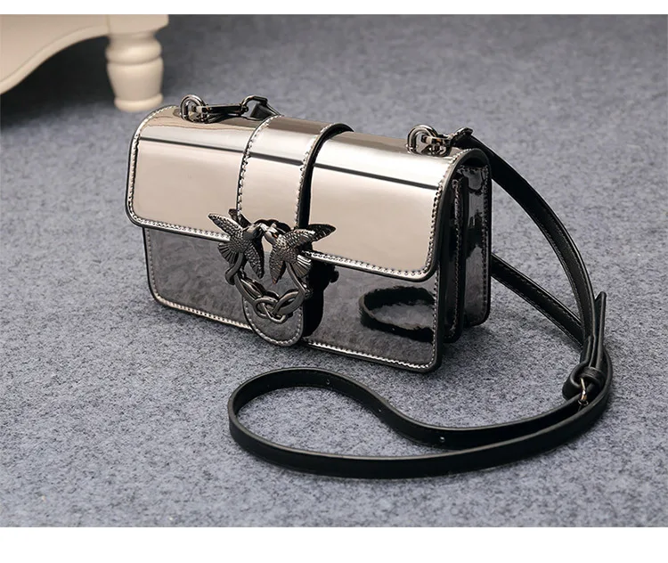 Trendige glänzende Umhängetasche 2025, neu für Damen, leichte Schultertasche aus Lackleder, lässige kleine quadratische Tasche für den täglichen Gebrauch