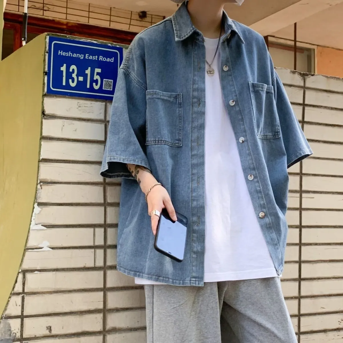 

Hong Kong Style Japanese Denim Short Sleeve Shirt Men Summer Trendy Casual Fashion Design Loose Fit Cotton Polyester Spring Y...