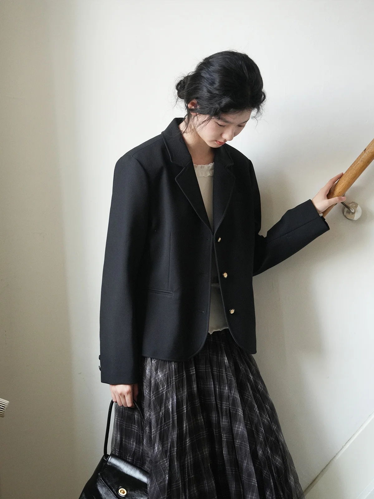 

Классическая женская куртка-жакет из полиэстера с длинными рукавами, золотыми пуговицами и отложным воротником, модель Bla 20, для повседневной носки