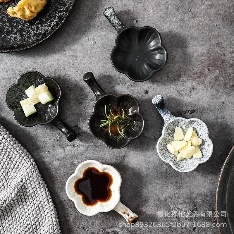 Japanese-style Retro Ceramic Plate Simple Plum Blossom Plate with Handle Small Mustard Dish for Hotel Sauces and Condiments