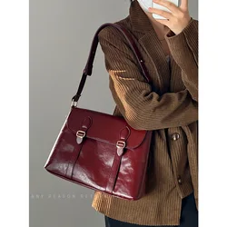 Bag Female 2023 New Retro Burgundy Bags Senior Sense of a Hundred with the Messenger Bag Single Shoulder Crossbody Bag