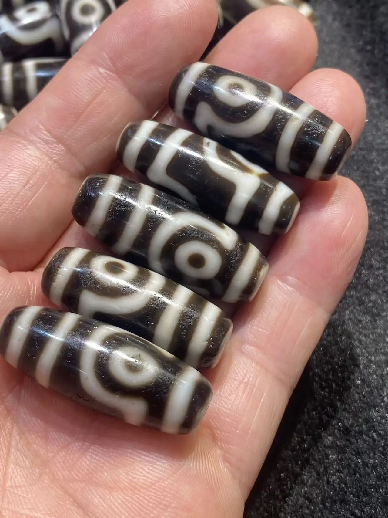 1pcs/lot Premium Pakistani Quigon Dzi bead in Lao Feng style made from old material handcrafted traditional Taiwanese workbench