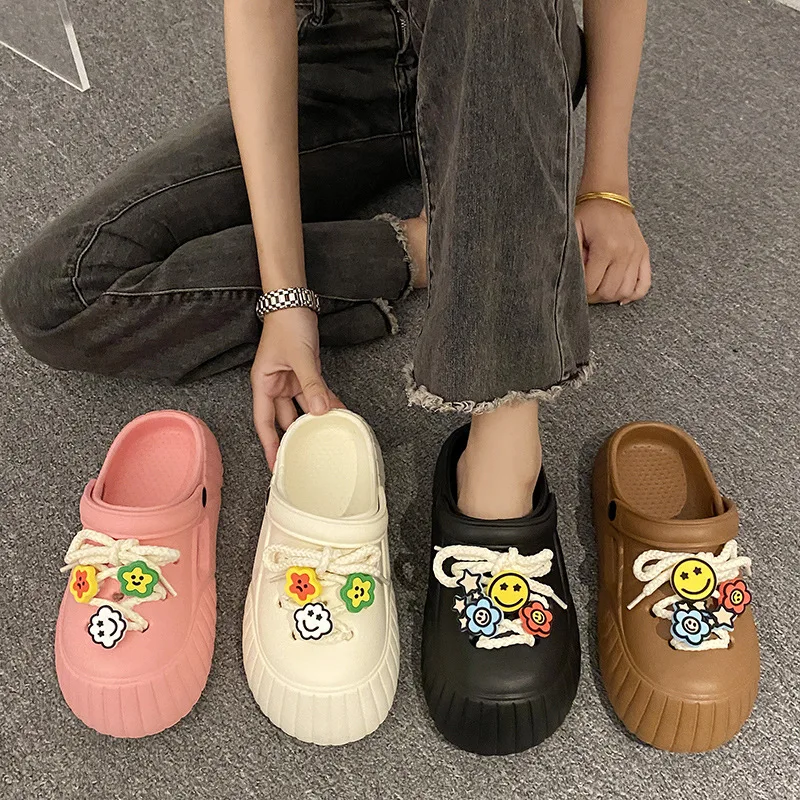 New Beach Clogs Super-Pop Straps Cute Smiling Face Summer Outer Wear Students Soft Bottom Slides Sandals For Girls