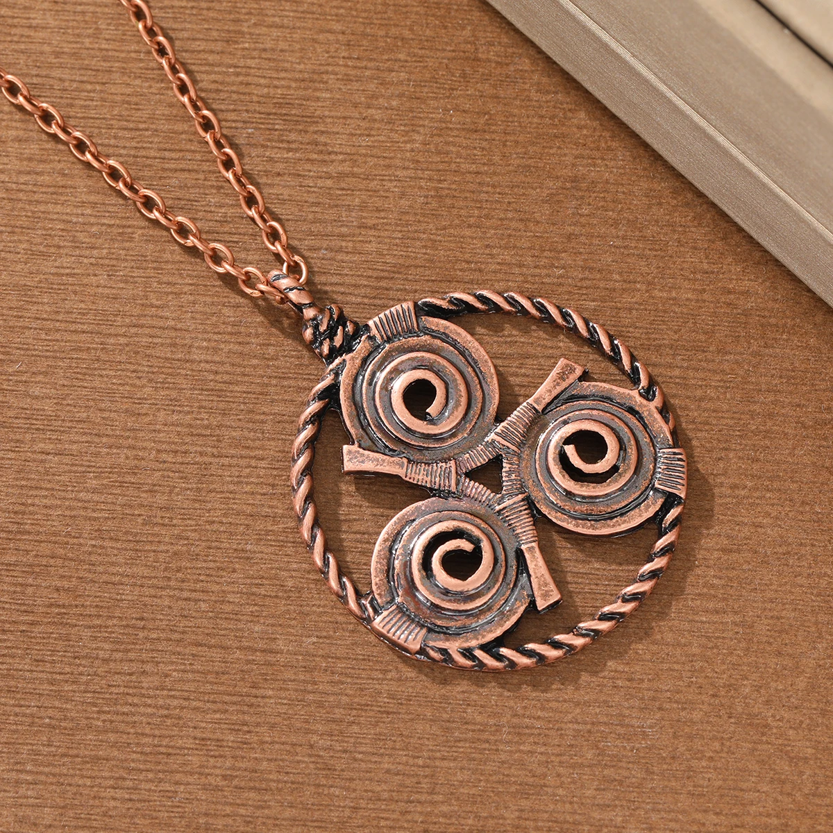 National Style Round Swirl Frame Combined with Vortex Pattern Ladies' Pendant Necklace for Daily Casual Wear