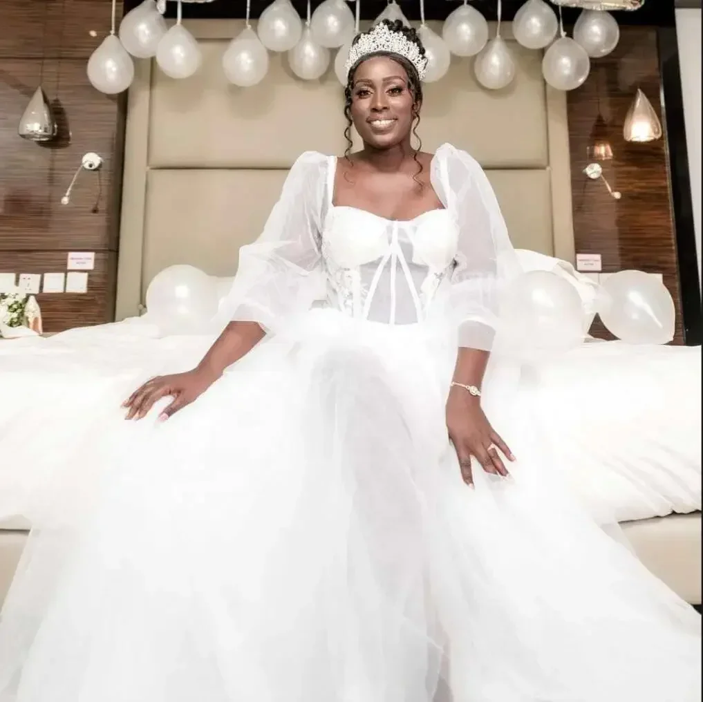 Suknia ślubna z kwadratowym dekoltem, prześwitującymi aplikacjami, rękawami typu iluzja, afrykańska suknia ślubna, vestidos de novia.