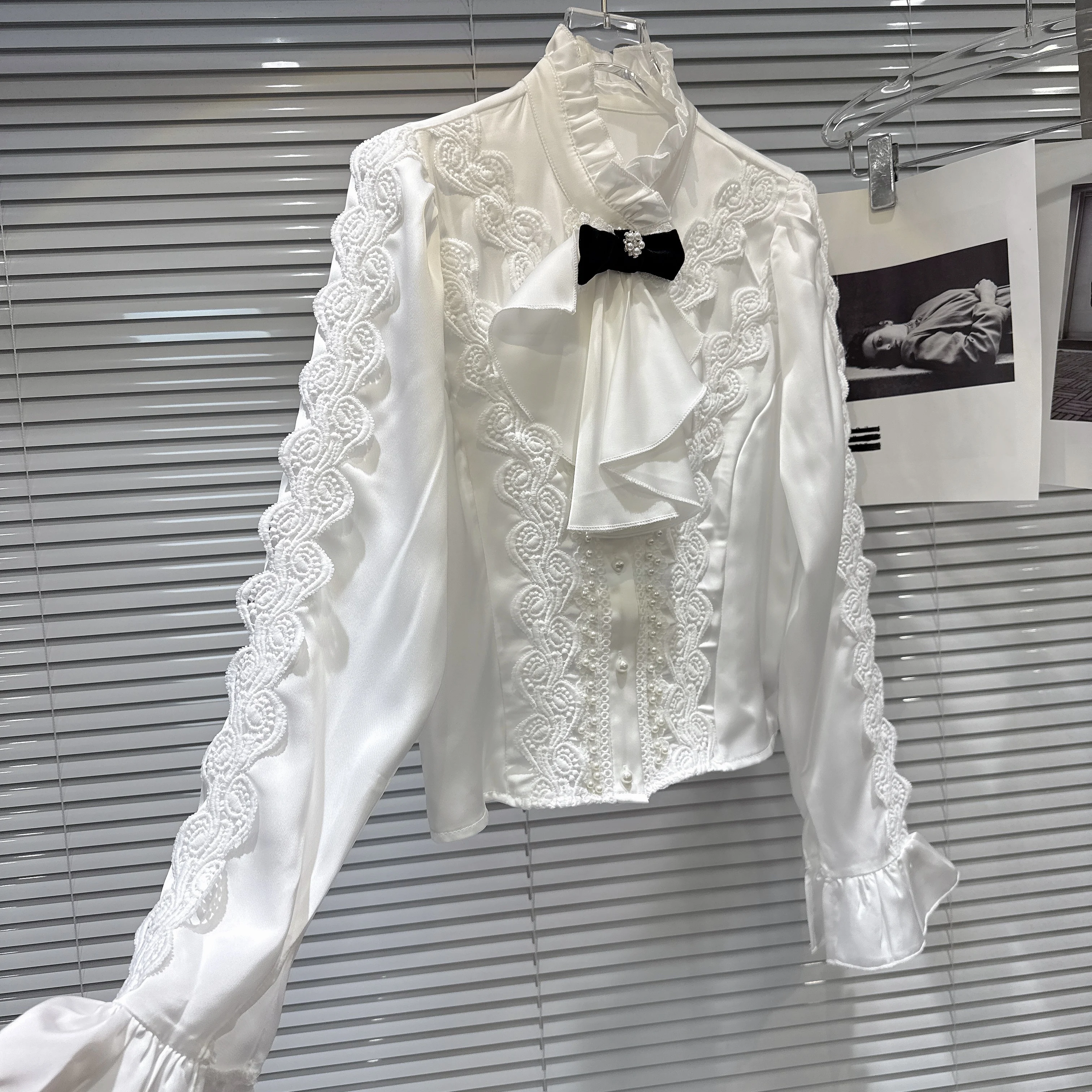 Französisch Elegante Spitze Bogen Langarm Perle einreiher Weißes Hemd Hohe Taille Diamant Samt Kurze Röcke Zwei Stück set Frauen