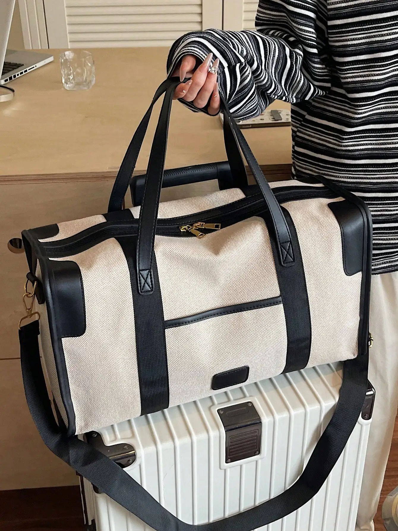 Large Capacity Minimalist Travel Duffel Bag, Fashionable Colorblock Boston Shoulder Bag, Casual & Versatile, Can Be Worn Over Shoulder Or Crossbody, Black/Brown With Beige, Essential For Travel, Holiday & Vacation, Women
