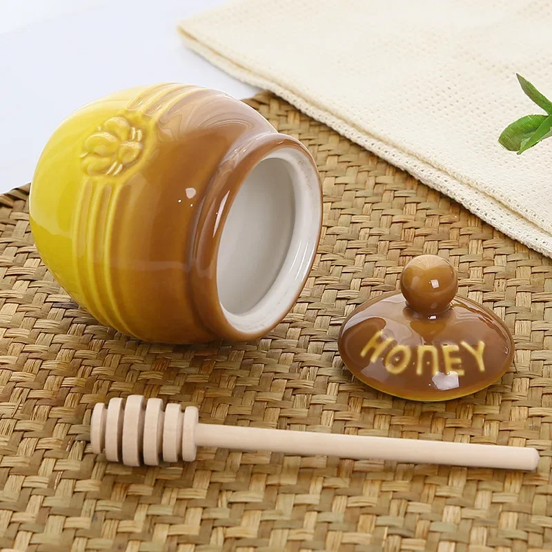 Creative Cartoon Pattern Vintage Ceramic Honey Jars with Wooden Stirring Stick Kitchen Organizer and Food Storage Container