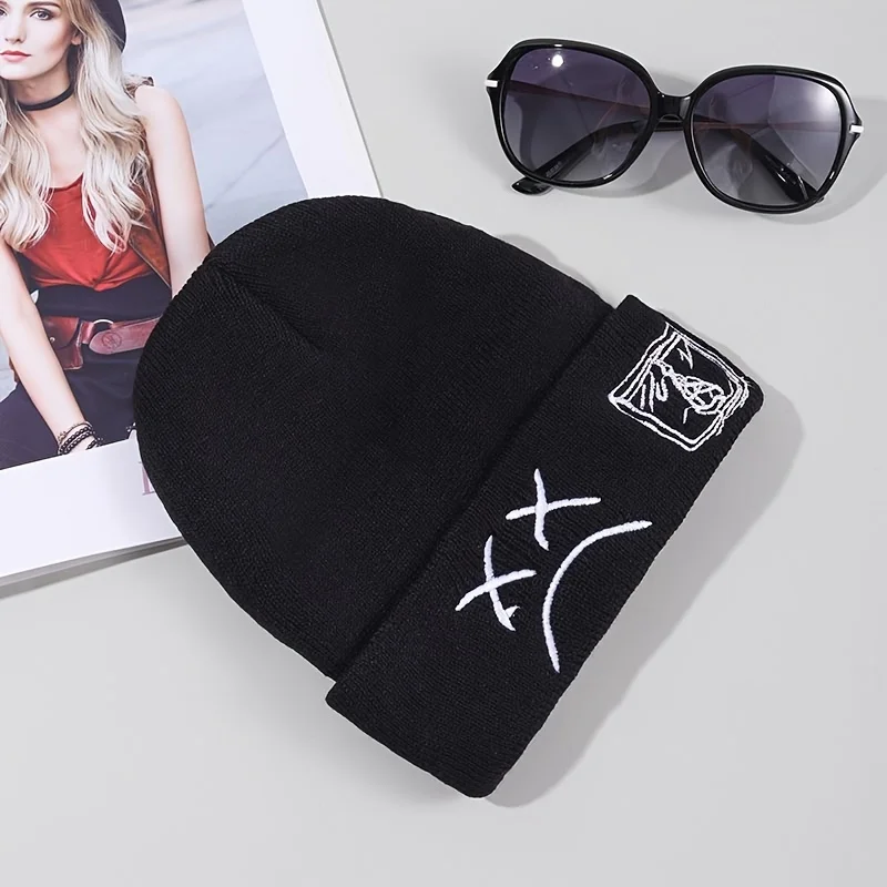 Sad face embroidered graphic brimless beanie fashionable black and white knitted hat casual hip-hop brimless hat image 4