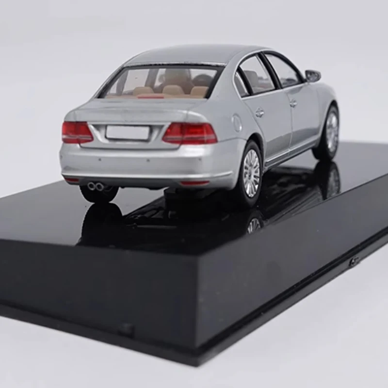 Diecast 1:43 Scale PASSAT Sedan Alloy Car Model Finished Product Simulation Toy Gift Static Model Display Souvenir