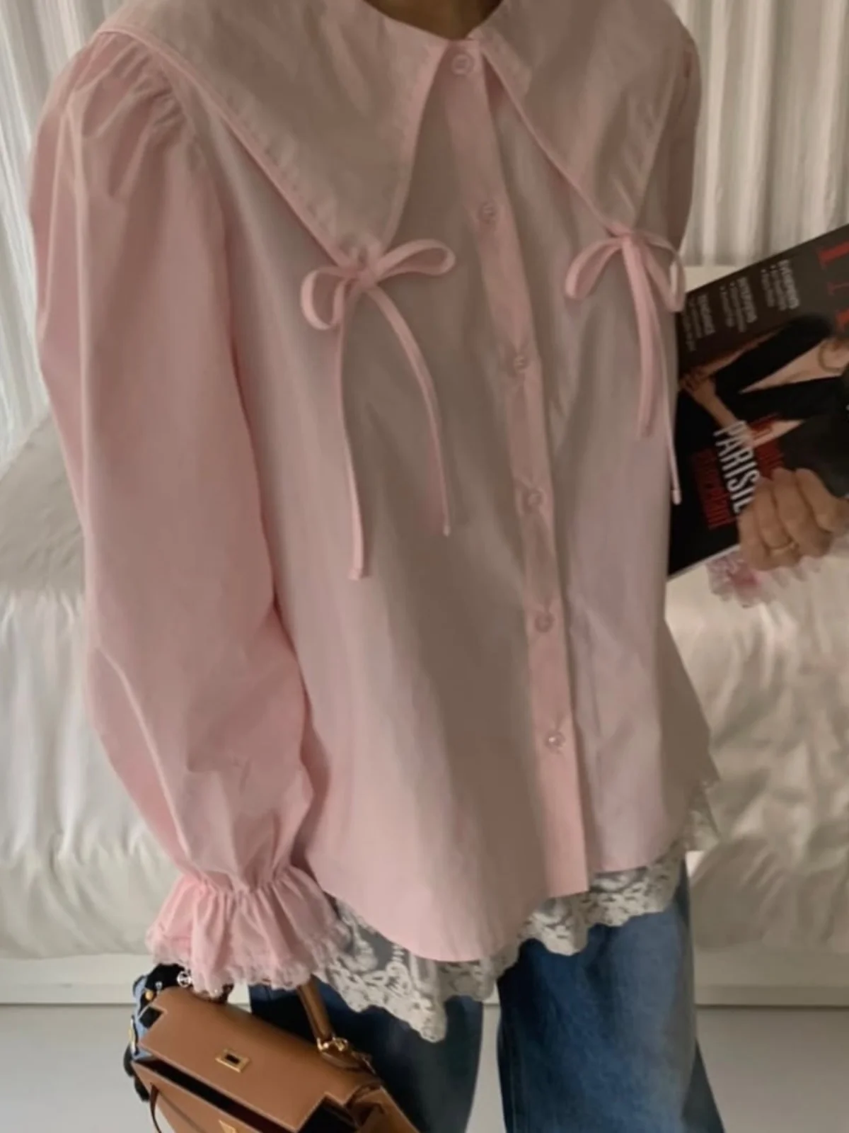 

Spring 2025 Women's Sweet Faionable Knot Lace Trim Blouse Korean Sle Age Reduction irt Loose Bubble Sve