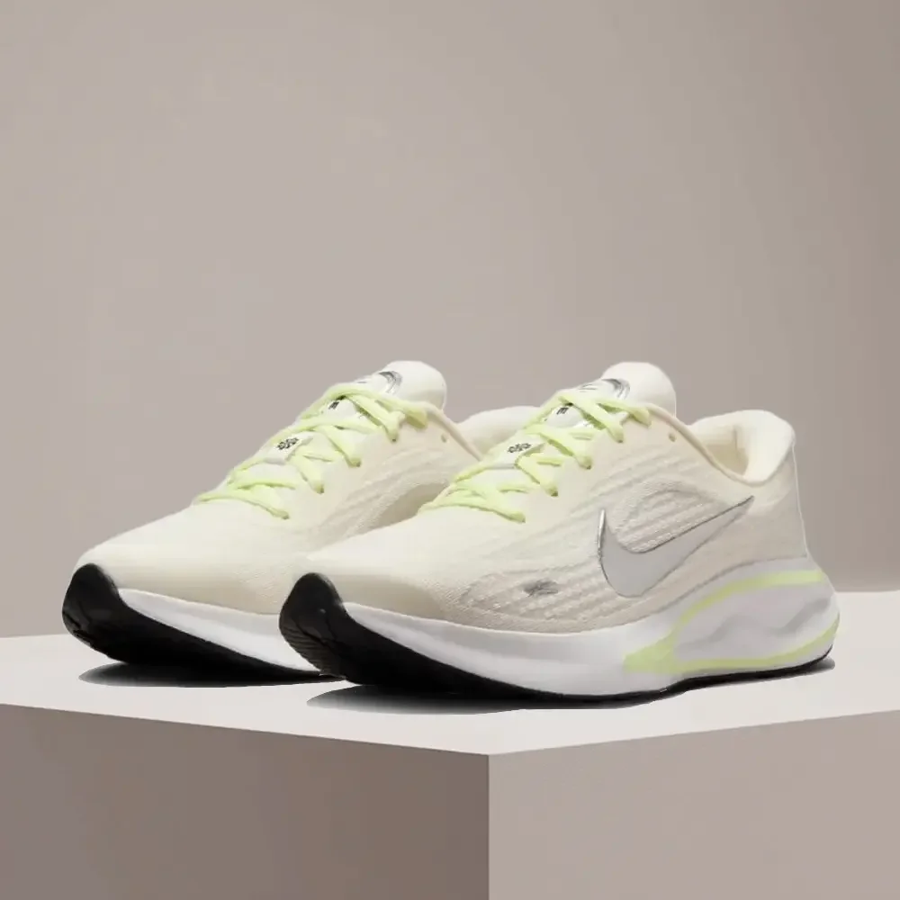 

Кроссовки Nike Journey Run. Удобная амортизация, нескользящая и прочная подошва. Идеально подходят для ежедневных тренировок. FJ7765-115