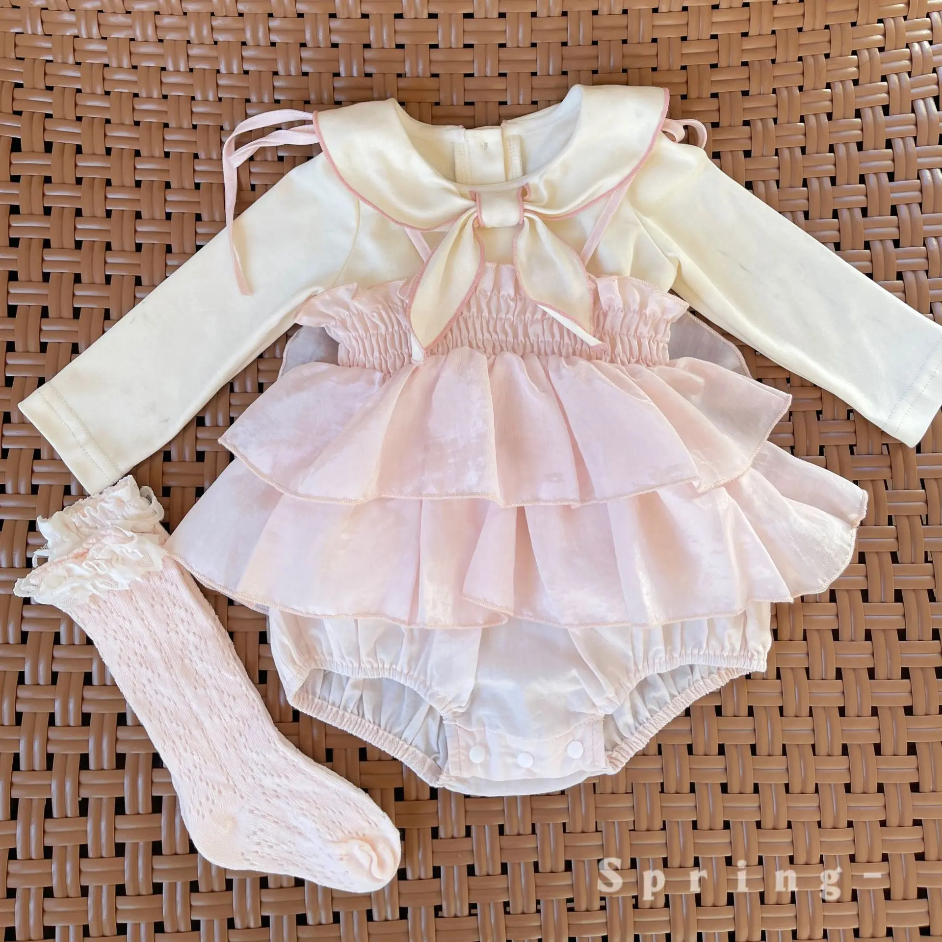 

Новинка 2026: Весенне-летний корейский комплект для малышей — однотонная юбка на бретелях и топ для девочки, 2 предмета