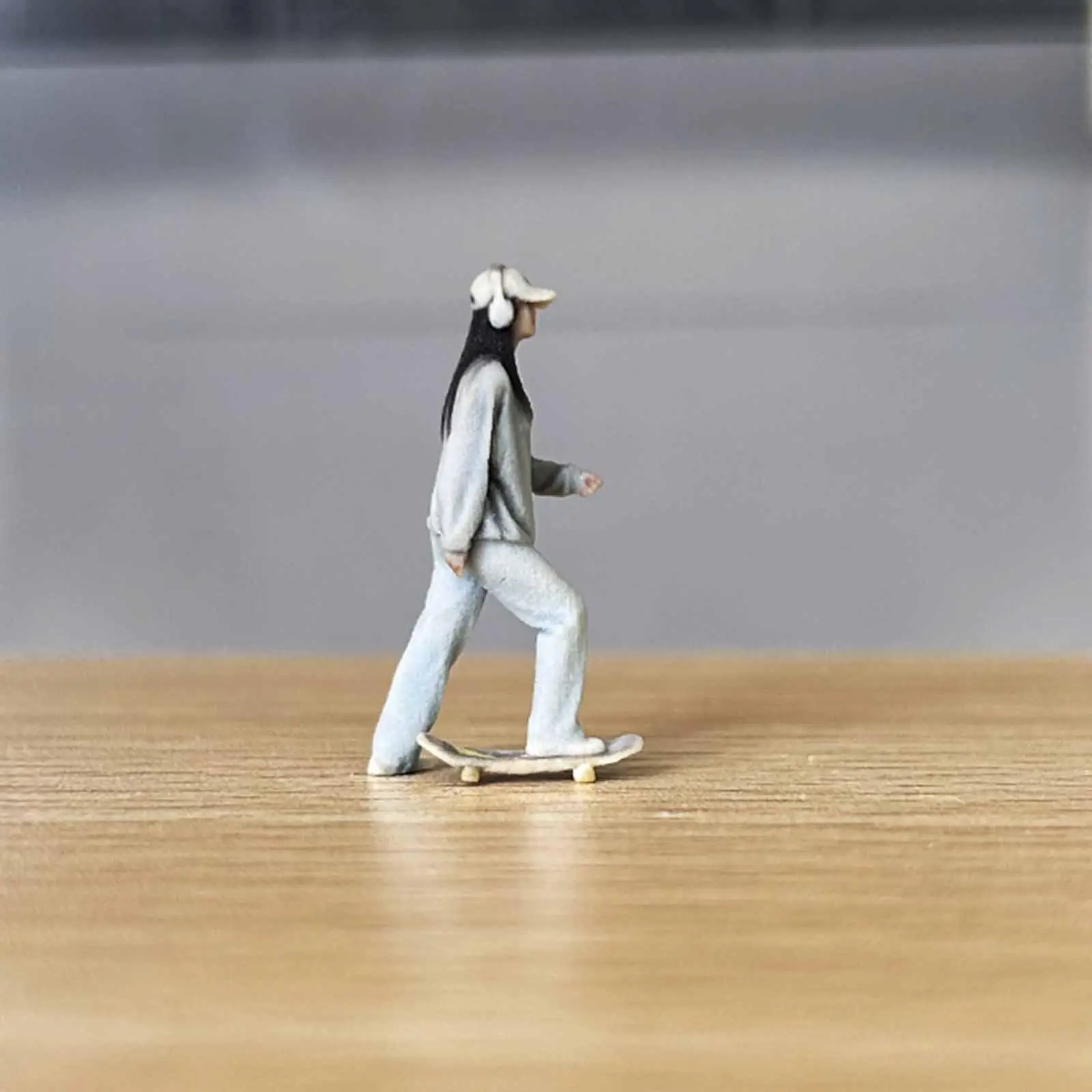 

Декоративные аксессуары: миниатюрные фигурки людей в масштабе 1:64, раскрашенные, из смолы, для коллекции и в качестве подарка