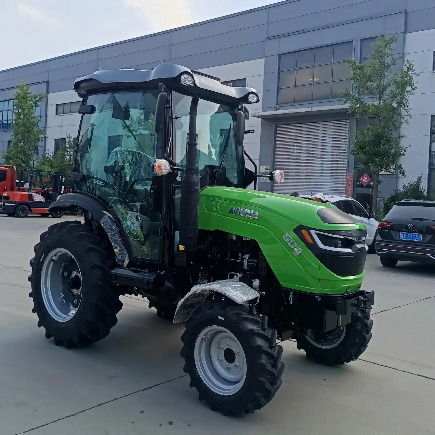 4x4 50hp Cabin Tractors for Agriculture Tractores Agricolas Equipped with various farm implements, Euro 5 engine, COC certified