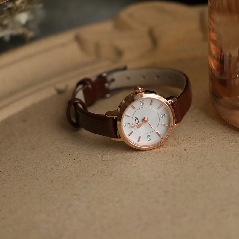 ساعة نسائية بسيطة وأنيقة مع حزام رفيع، طراز عتيق صغير ورقيق، هدية مثالية للنساء. ساعة يد نسائية. #4