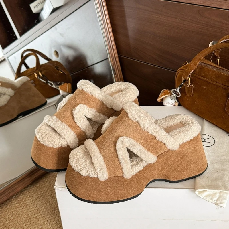 

Новинка 2023 года, осенне-зимние верхние тапочки из овечьей шерсти на платформе для девочек, шерстяные хлопковые тапочки
