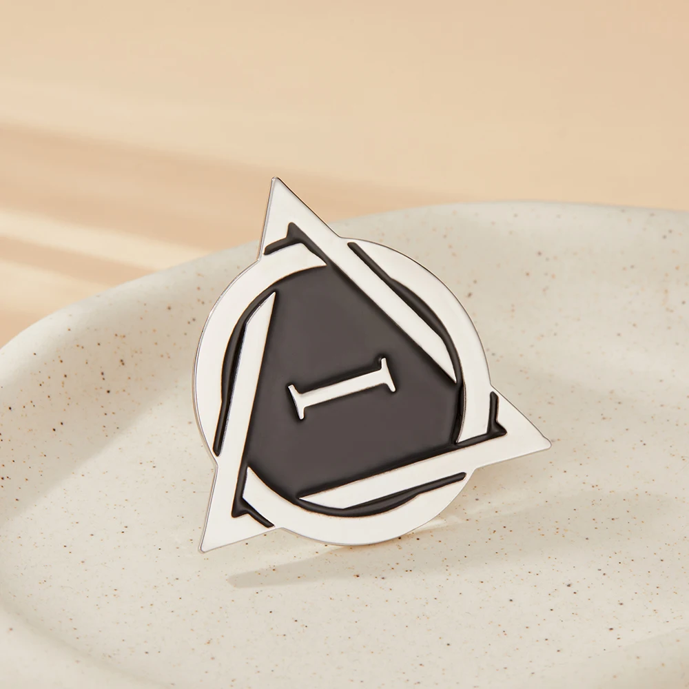 Catuni Therian Delta Symbol Enamel Brooch, Therian Pride Geometric Pin Badge for Clothes Bag Decoration, Men’s Jewelry Gifts