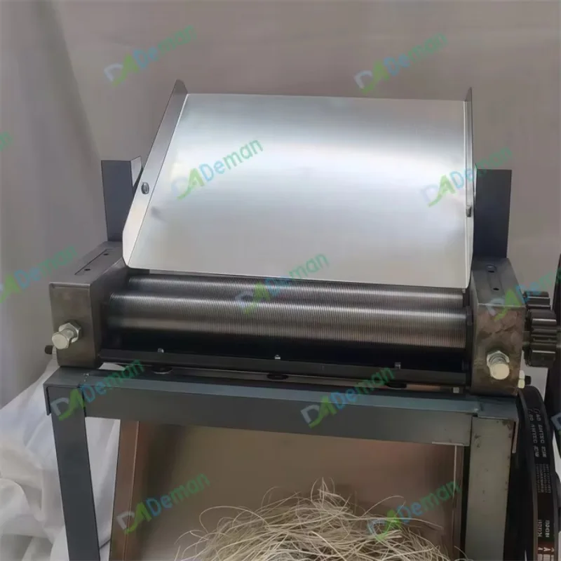 Factory Price 0.7mm Kraft Paper Sheet shredder Machine Straw Paper Shredding Machine Cardboard Shreds Cutting Machine