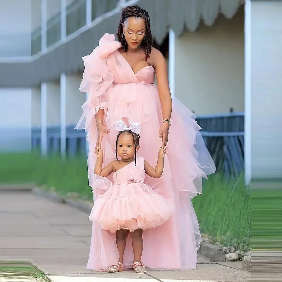 

Lovely Pink Mother And Daughter Birthday Dresses For Photo Shoots One Shoulder Tulle Party Gowns Mom & Me Family Look