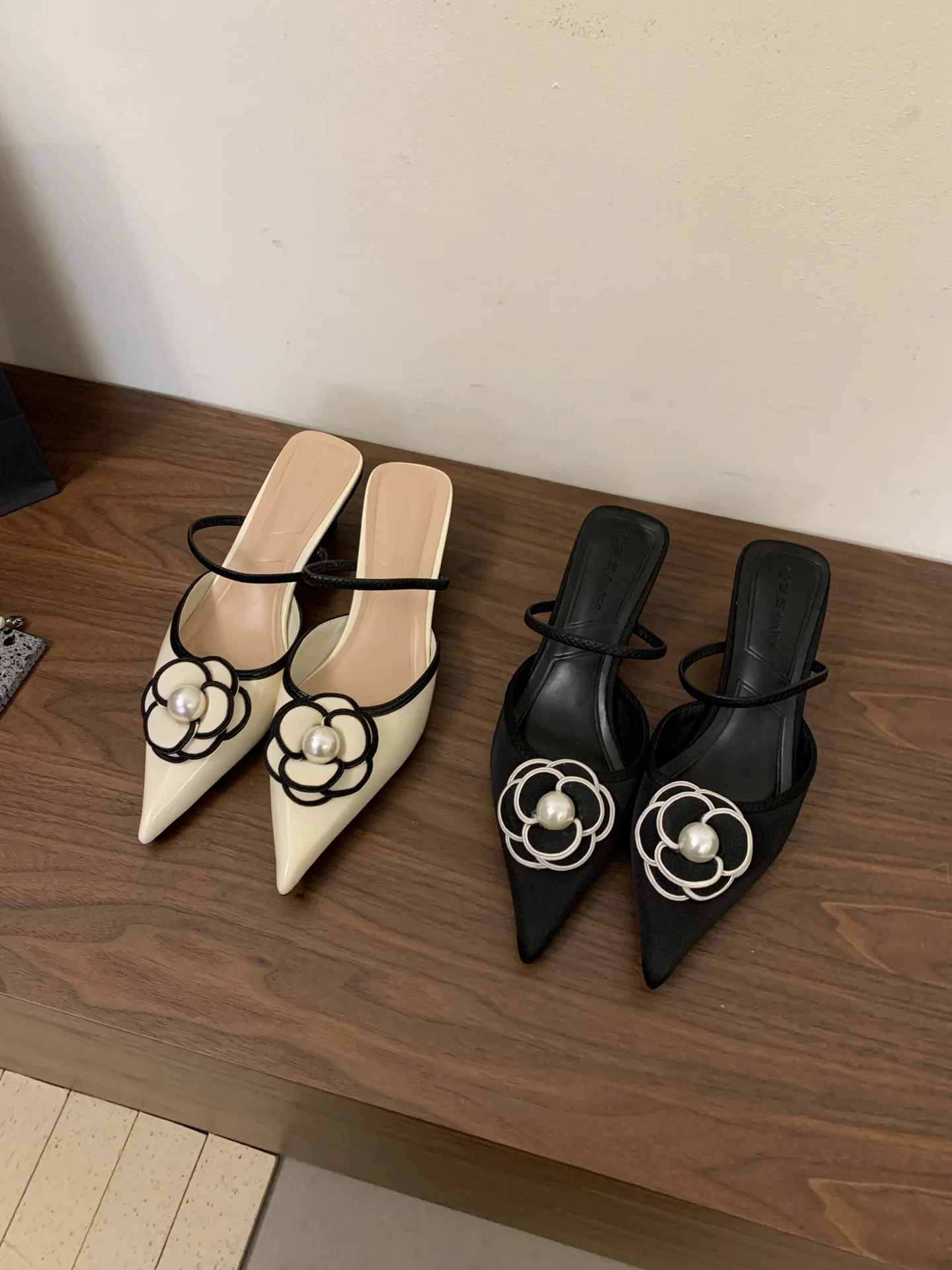 

Роскошные дизайнерские сандалии с острым носком на каблуке с цветочным принтом, женские элегантные модные неглубокие шлепанцы, женские сандалии, летняя обувь