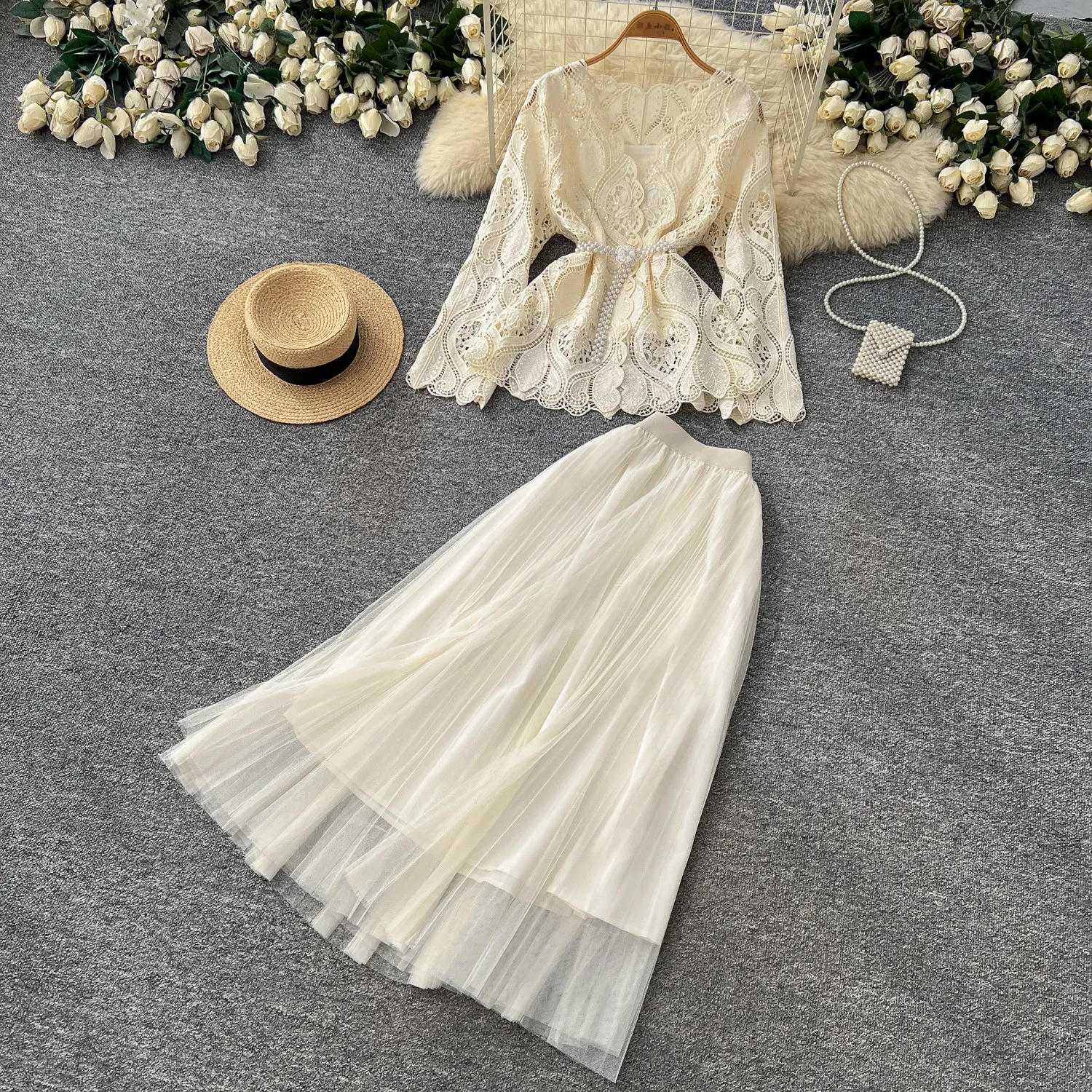 Elegante Zweiteiler-Sets: Vintage-Oberteil mit langen Ärmeln und Tüllrock, Spitzenausschnitt, hochtaillierter A-Linien-Faltenrock, Herbst-Sets