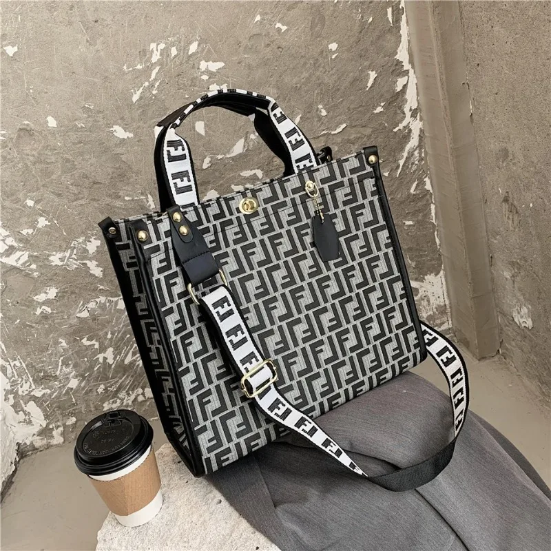 

Waterproof Leather Messenger Bag Women's Shoulder Handbag Crossbody Luxury Brand Elegant Classic Famous Designer