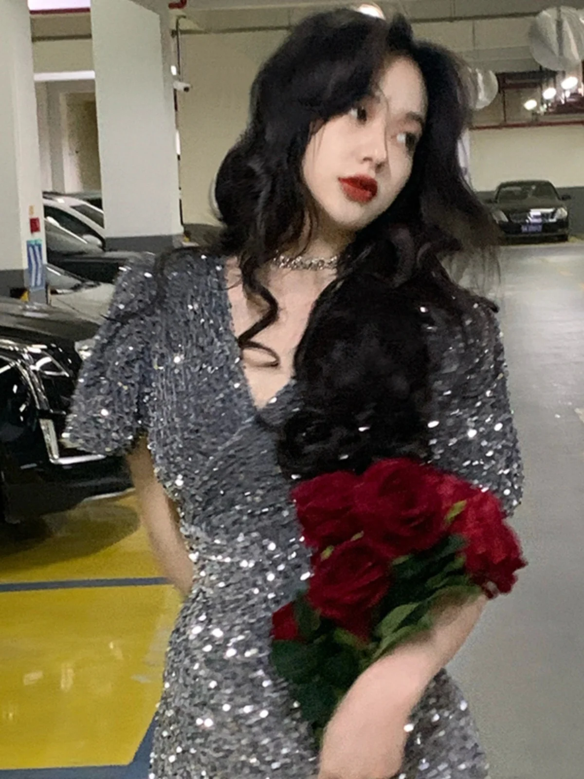 

Сексуальное блестящее платье с V-образным вырезом и юбкой А-силуэта с завышенной талией, короткое, из полиэстера, с блестками, для вечеринок, для ведущей, на день рождения