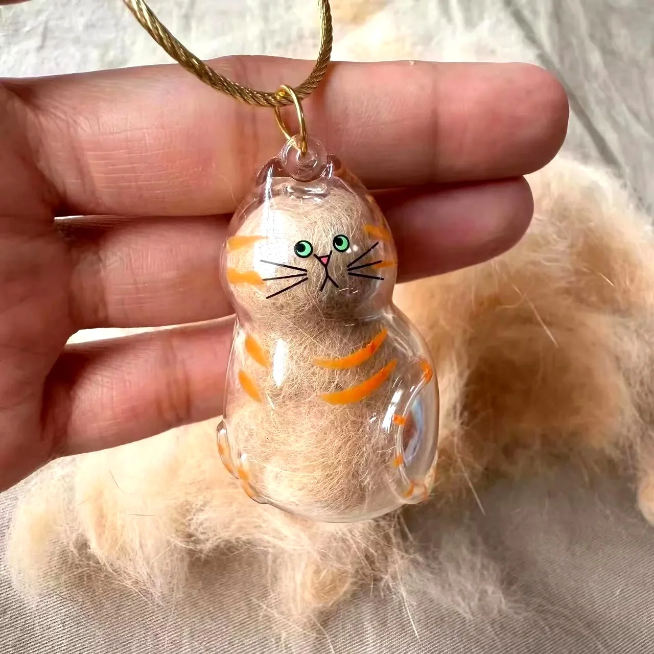 Cat Fur Memorial Charm Resin Keepsake Capsule for Pet Hair Portable Keychain Pendant for Hair Rainbow Bridge Pendant