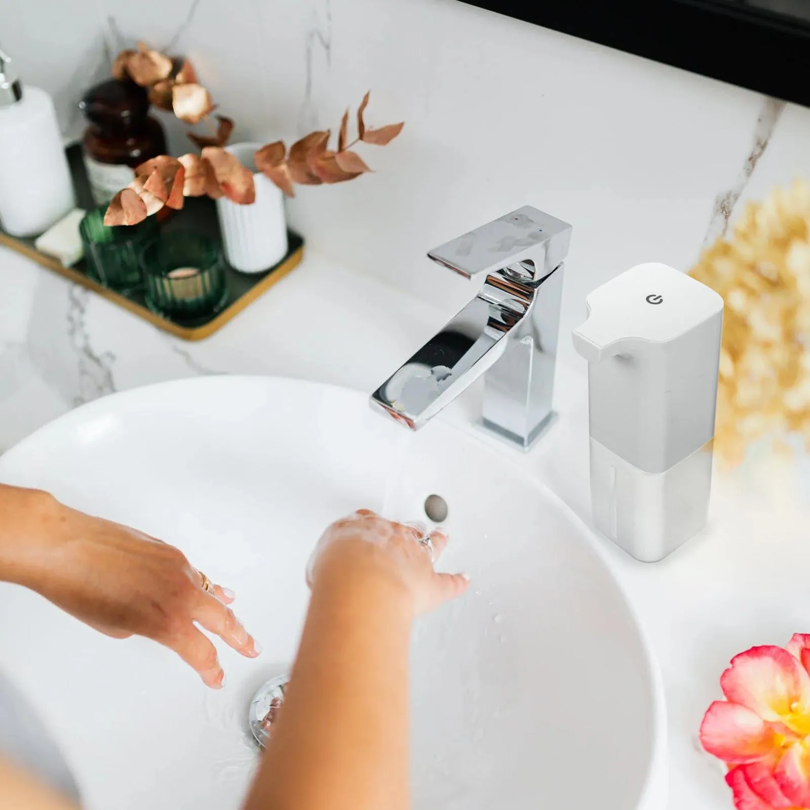 

Smart Automatic Induction Dispenser USB H Soap Machine Yellow Bottle Storage Container Energy Saving Portable Liquid Pump