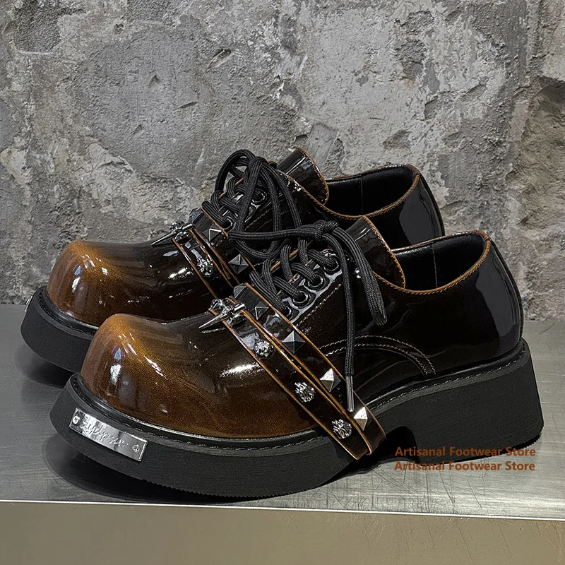 Gradient Brown Black Patent Leather Lace Up Derby Shoes Stud Rivet Cross Metal Chunky Thick Sole Shoes Trendy Men's Shoes