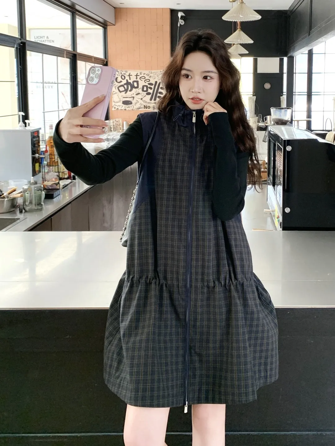 

Plaid Vest Drawstring Dress Base Shirt Set Women's 2026 Spring New Casual Anti-Aging Fashionable Two-Piece Set