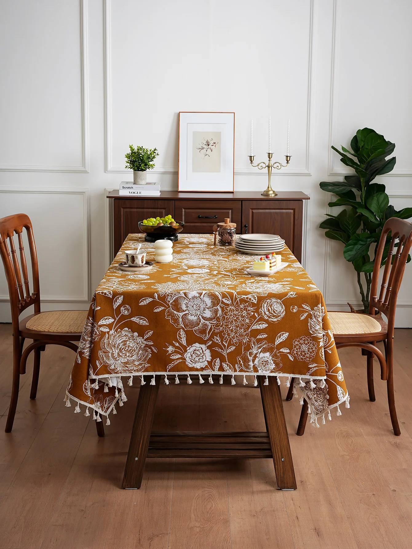 Elegant European Style Dining Tablecloth with Tassel for Living Room Kitchen Non-Slip Beautiful Luxury Floor Mat for Table