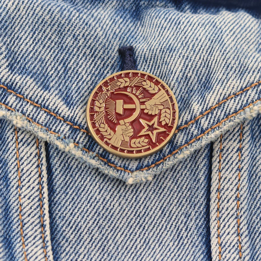 Sowjetischer UdSSR-Stil Emaille-Anstecknadel Hammer und Sichel Abzeichen Kommunistische Solidaritätsbrosche Militärgeschichtsfans Geschenk Sozialistische Anstecknadel – Detail 5