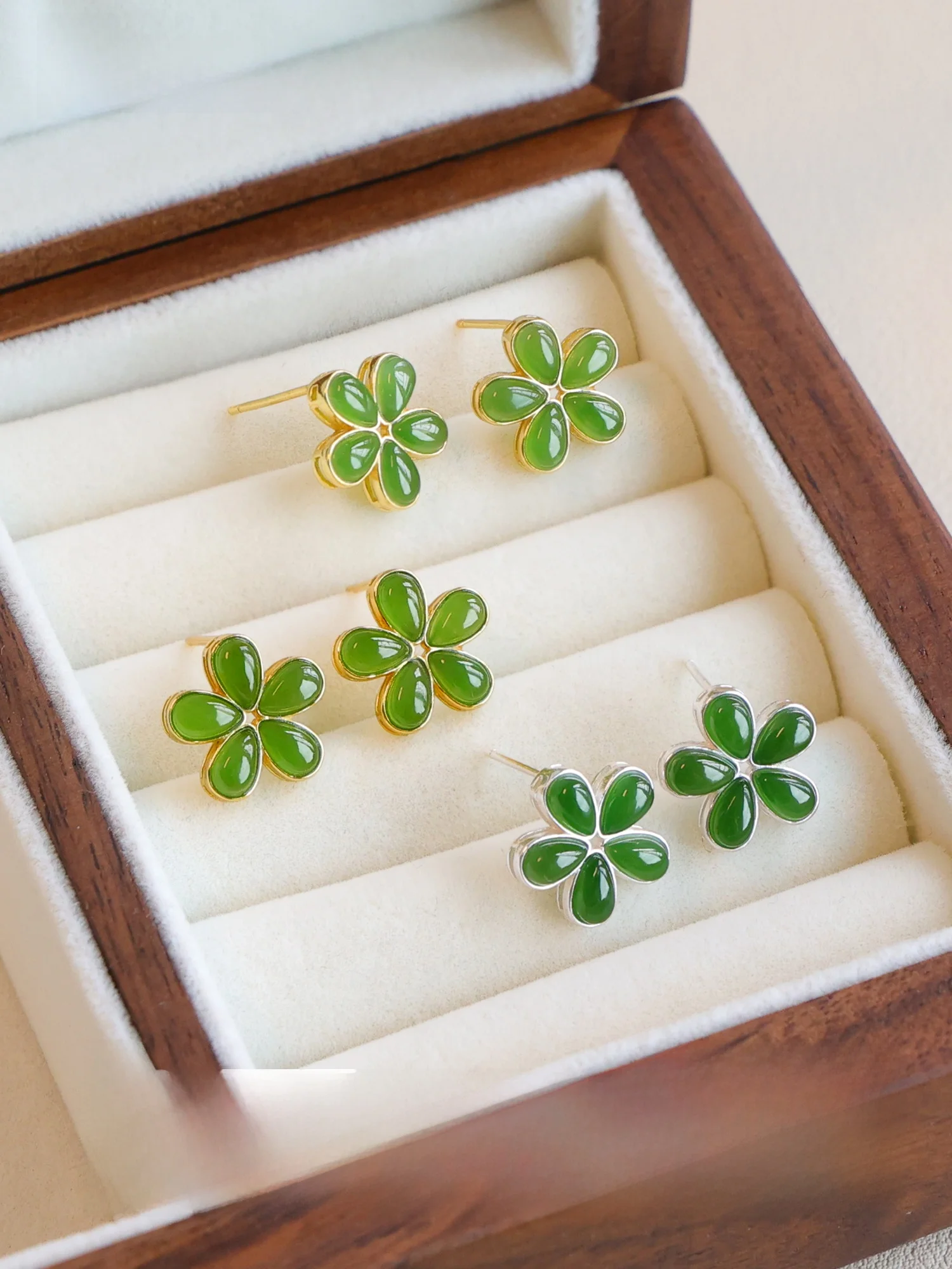 eleganti-orecchini-a-margherita-in-turchese-naturale-gioielli-da-donna-alla-moda-con-montatura-in-argento-e-intarsio-in-giada-verde-design-floreale-graziosi-gioielli-per-le-orecchie
