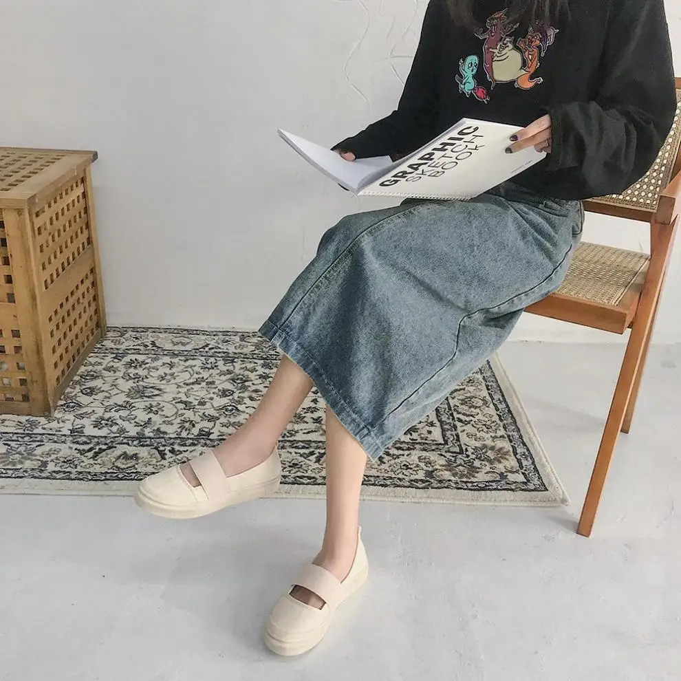 Sepatu pantofel wanita, sneaker tenis kasual mewah untuk wanita tren 2024 kanvas nyaman luar ruangan mode Slip-ON