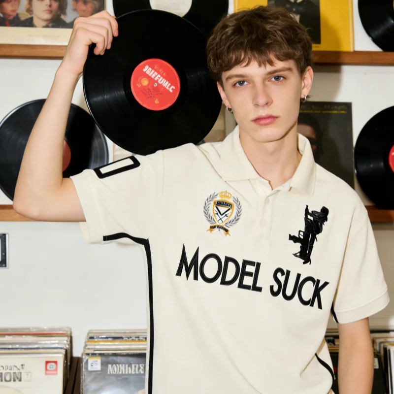 Moda urbana 2026 verano europeo americano Bordado con letras mujeres Sexy cuello Polo suelto manga corta Casual Top diario