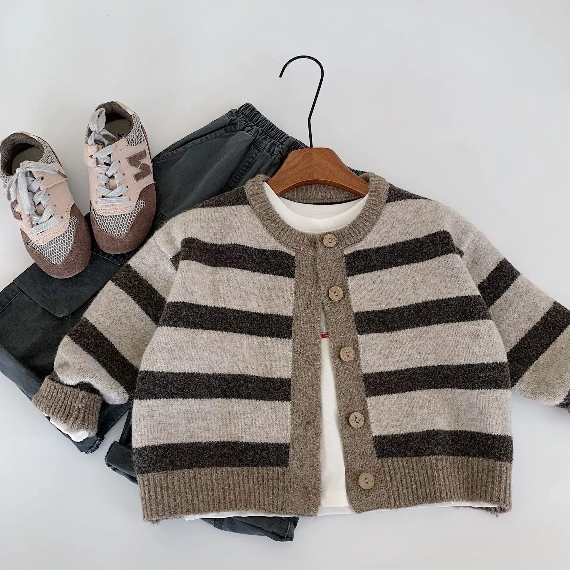 

Boys' Autumn Sweater 2025 New Children's Striped Knitted Cardigan